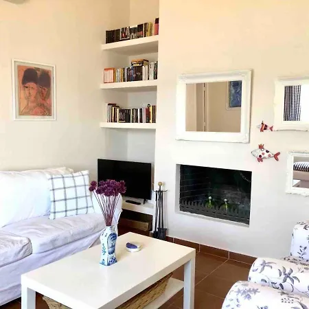 Tranquility House Astros * Parálion Ástros