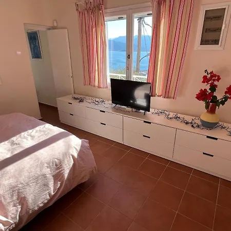 Tranquility House Astros * Parálion Ástros