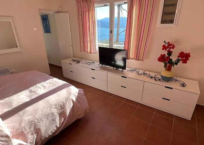 Tranquility House Astros * Paralio Astros